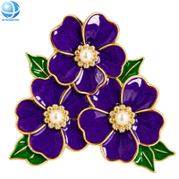 Nouvelle broche à 3 fleurs violettes de la sororité Sigma avec épingles en émail et perles grecques, accessoires pour femmes