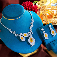 Ensemble collier et boucles d'oreilles créatif 2 pièces Zircon cubique Ensembles de bijoux de luxe feuille jaune pour femmes Banquet Accessoires de mariage