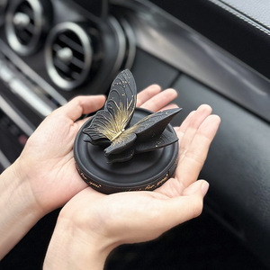 Diffuseur de parfum pour voiture en forme de papillon noir, clip de ventilation, ornement élégant en plastique, parfum longue durée - Product Image 4