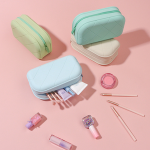 Sac cosmétique en silicone en gros, trousse de maquillage étanche avec fermeture éclair, pochette de voyage pour articles de toilette, pochette promotionnelle avec logo personnalisé - Product Image 5