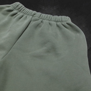 กางเกงขาสั้นผ้าฝ้ายเฟรนช์เทอร์รี่ทรงหลวมแบบซันเฟด 320 แกรม รุ่นคัสตอมซัมเมอร์ ลุคยับย่นแบบดิสเทรส แอซิดวอช สำหรับผู้ชาย - Product Image 2