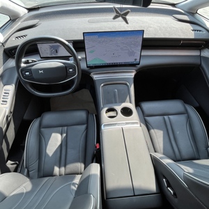 Véhicule <span class=keywords><strong>d</strong></span>'<span class=keywords><strong>occasion</strong></span> 2024 XPeng X9 4x4, MPV électrique intelligent avec intérieur en cuir beige clair, configuration 7 places et conduite à gauche, prêt pour l'exportation en gros - Product Image 6