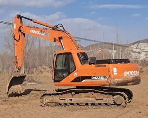 En stock en Corée : Excavatrice sur chenilles d'occasion Doosan DH225LC-7, faible consommation de carburant, vendue à bas prix - Product Image 2