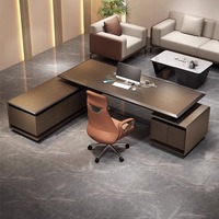Grand ensemble de chaises de bureau modernes et haut de gamme Table de patron en bois avec panneaux légers de luxe pour président de direction