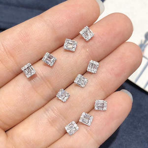 Orecchini a lobo E1894 in oro bianco con diamante taglio smeraldo, montatura a griffe, gioielli classici geometrici unisex di alta qualità - Product Image 6