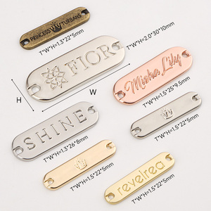 Placa de Metal Dorada con Letras para Logotipo de Ropa, Etiqueta de Metal Personalizada para Coser en la Ropa con Dos Agujeros para Trajes de Baño y Suéteres - Product Image 4
