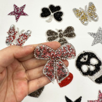 Offre Spéciale : Patch Brodé Personnalisé à Paillettes, Double Feutre, Strass et Perles – Divers Styles, Broderie Scintillante pour Accessoires Vestimentaires