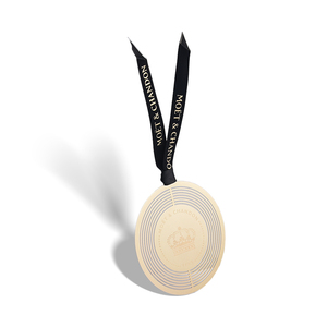 Marcapáginas de Metal de Acero Inoxidable Color Dorado con Diseño Redondo Personalizado y Cinta - Product Image 1