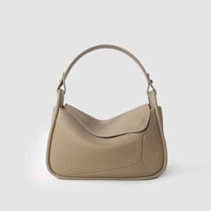 Sac en cuir de vachette souple avec bandoulière, sac rétro et simple à grande capacité pour femme - Product Image 1