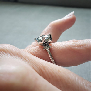 Anello con pietra blu cielo per donna, tono argento, gioielli minimalisti alla moda da indossare tutti i giorni - Product Image 4