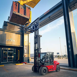 Montacargas Diésel EVERLIFT CPCD30 de 2.5, 3, 4, 5 y <span class=keywords><strong>6</strong></span> Toneladas, Altura de Elevación de 4, 5 y <span class=keywords><strong>6</strong></span> Metros, Motor de Combustión Interna, 4 Ruedas - Product Image 1