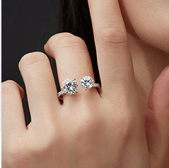 Anillo de Compromiso Romántico de Plata 925 con Moissanita, Corte Brillante Redondo, Engaste Pavé, Montura de Garras, Joyería para Mujer - Product Image 2