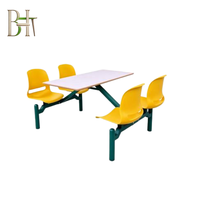 Ensemble table et chaises de salle à manger d'extérieur en plastique connectées 4 places, directement de l'usine, pour écoles et hôtels, avec service OEM