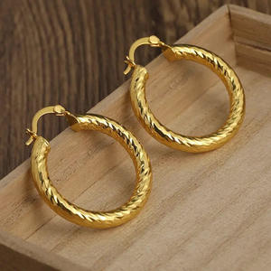 ต่างหูห่วงทองเมดเทียน 14K ดีไซน์คลาสสิคแบบบิดเกลียว เหมาะสำหรับทุกเพศทุกวัย สวมใส่ได้ทุกวัน เครื่องประดับคุณภาพสูง - Product Image 3