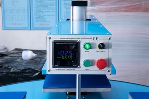 Máquina de prensado térmico neumática automática de <span class=keywords><strong>cuatro</strong></span> <span class=keywords><strong>estaciones</strong></span> con carusel giratorio para camisetas, precio de fábrica, para prendas de vestir 16 24 - Product Image 6