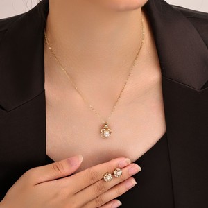 Ensemble de boucles d'oreilles et collier en forme de fleur de perle brillante, en alliage de cuivre, imitation perle, bijoux de luxe à porter au quotidien - Product Image 2
