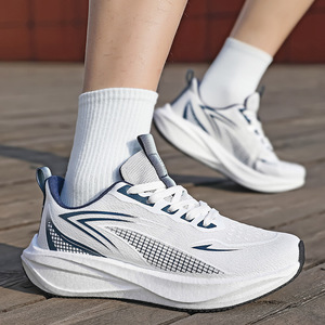 Nouvelles chaussures de course pour hommes, légères, respirantes, en mesh, pour le printemps et l'été, en stock - Product Image 3