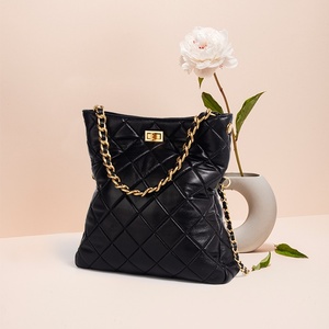 Bolso de hombro con cremallera acolchada de piel de oveja auténtica de gran capacidad para mujer, bolso informal, diseño geométrico, versátil, con solapa para axilas - Product Image 2