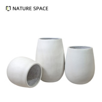 Pot dan Wadah Tanaman Fiberglass Besar untuk Dalam Ruangan, Tahan Lama, Ramah Lingkungan, Warna Dapat Disesuaikan, Dekoratif, dan Bergaya Vintage