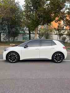 جديد يأتي Volk-swagen ID3 إصدار رائع ، النطاق ، فتحة سقف بانورامية ، مقاعد كهربائية ، تشغيل المحرك ، الطيف ، EV - Product Image 4