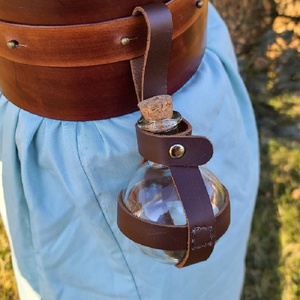 Boshiho - Porta Botellas de Cuero Aislado Personalizado con Diseño de Letras de Magia Oscura, Estilo Clásico con Correa para Cinturón - Product Image 2