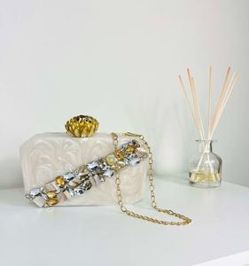 Elegante bolso de mano de resina para mujer, perfecto para regalo de boda y uso en fiestas de Humayun World Crafts - Product Image 5