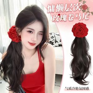 Peluca de cola de caballo Wilderness Rose con ondas en capas, aspecto natural, cola de caballo lateral para mujer - Product Image 1