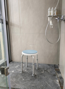360 °   Tabouret de <span class=keywords><strong>douche</strong></span> pivotant en aluminium - <span class=keywords><strong>Siège</strong></span> de bain réglable en hauteur <span class=keywords><strong>pour</strong></span> la sécurité et le confort des personnes âgées - Product Image 6