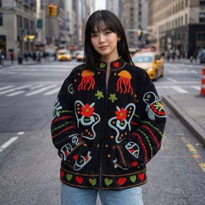 Chaqueta Boho Floral Bordada a Mano de Terciopelo Negro Unique Love para Mujer, Abrigo con Temática de Vida Marina Colorida, Regalo Festivo - Product Image 1