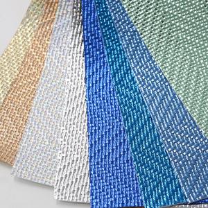 Échantillon gratuit de tissu synthétique <span class=keywords><strong>en</strong></span> similicuir à motif de tissage gaufré <span class=keywords><strong>en</strong></span> PU imperméable avec film pour la fabrication de dessus de chaussure - Product Image 4