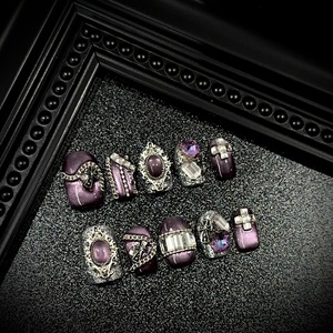 Faux ongles courts faits à la main, effet œil de chat violet, entièrement ornés de strass scintillants, réutilisables pour manucure quotidienne ou de fête - Product Image 2