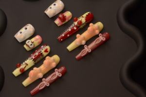 Lange Mandelförmige Aufklebenägel Maßgefertigte Herbst-ABS-Kunstnägel Vollständige Abdeckung Braune Französische Spitze Vorgeklebte Falsche Nageldesigns mit Glitzer - Product Image 3