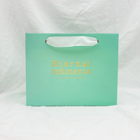 Sac en papier de luxe écologique à provisions Logo personnalisé en relief en feuille d'or pour vêtements bijoux emballage cadeau pour promotions