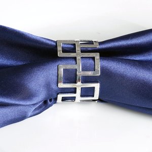 Juego de 4 Anillos para Servilletas de Metal con Acabado Plateado, Decoración de Mesa para Comedor, Bodas y Fiestas - Product Image 2