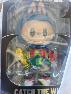 Prévente Authentique POPMART the MONSTERS X FIFAS WORLDD CUPP CATCH the WIN Série de figurines d'action Boîte mystère Labubu Pendentif en vinyle et peluche - Product Image 3