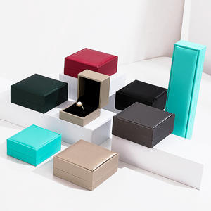 Boîte à collier rectangulaire de luxe brossée avec doublure en velours, personnalisable pour l'affichage et le rangement de bijoux - Product Image 4