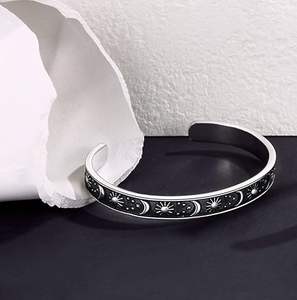 Brazalete Abierto de Acero Inoxidable Chapado en Oro Vintage en Oferta, Diseño de Sol, <span class=keywords><strong>Luna</strong></span> y Estrellas Grabado con Láser Personalizado, Moderno - Product Image 3