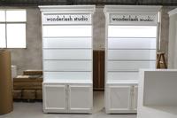 Vitrine murale moderne pour cosmétiques avec éclairage LED, unité murale professionnelle pour magasin de produits de soin et de maquillage