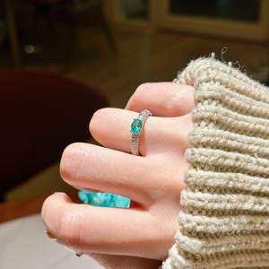 Anillo de Plata Pura S925 de Lujo Ligero, con Gota de Paraiba, Diamantes Completos, Estampado de Leopardo Blanco y Negro, Antiguo, Geométrico - Product Image 1