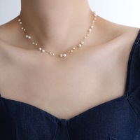 Collier ras du cou double couche en acier inoxydable plaqué or 18 carats avec perles d'imitation, tendance et élégant, cadeau idéal pour femme