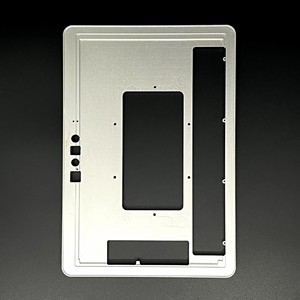 قطع ألومنيوم مصنعة بالتحكم الرقمي بالحاسوب، صفائح ألومنيوم مقطوعة بالليزر، مختومة، مثنية، محفورة، ومعالجة بالأنودة - Product Image 2