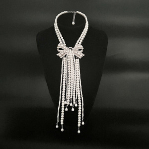 Barocco alla moda lungo nappine <span class=keywords><strong>collana</strong></span> <span class=keywords><strong>con</strong></span> <span class=keywords><strong>fiocco</strong></span> <span class=keywords><strong>di</strong></span> <span class=keywords><strong>perle</strong></span> <span class=keywords><strong>di</strong></span> lusso a maglie <span class=keywords><strong>di</strong></span> lusso clavicola accessori per matrimonio e festa - Product Image 4
