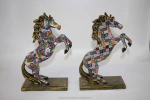 कस्टम हस्तनिर्मित राल 3 डी रंगीन पशु मूर्ति राल घोड़े की मूर्ति उच्च गुणवत्ता वाले राल घोड़े - Product Image 6