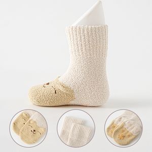 Hstyle nouveau-né enfant en bas âge doux chaussettes chaudes avec oreilles d'ours 3D décontracté équipage enfants chaussettes avec colle antidérapante corail velours chaussettes cadeau de <span class=keywords><strong>naissance</strong></span> - Product Image 3