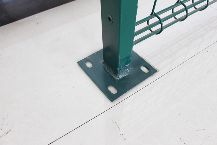 последние новости компании о Горячая продажа с порошковым покрытием декоративная сварная двойная петля проволочный забор с рулонным верхом  3