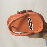 Autocollant de coussin de chaussures découpé avec logo personnalisé autocollant d'étiquette en tissu de chapeau de sac de pantoufle autocollant de transfert à froid pour tissu
