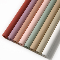 Venta al por mayor de papel de regalo de flores en relieve impermeable para flores de color sólido papel de regalo coreano ramo