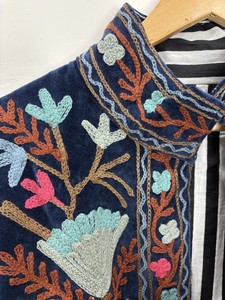 Chaqueta de Terciopelo con Bordado Suzani Indio, Chaqueta Unisex de Primavera, Prenda Exterior Étnica de Lujo, Abrigo Boho Suzani para un Look Bohemio Chic - Product Image 2