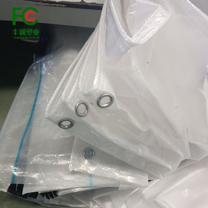 Film plastique de bâche de serre PE tissé renforcé traité aux UV pour une protection durable des fraises en milieu agricole - Product Image 4