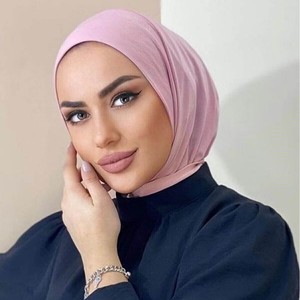 Venta al por mayor de fábrica: Nuevo y práctico turbante de poliéster con diseño de botón en la barbilla para mujeres musulmanas, hiyab instantáneo Hegira para mujeres malayas e indonesias. - Product Image 4